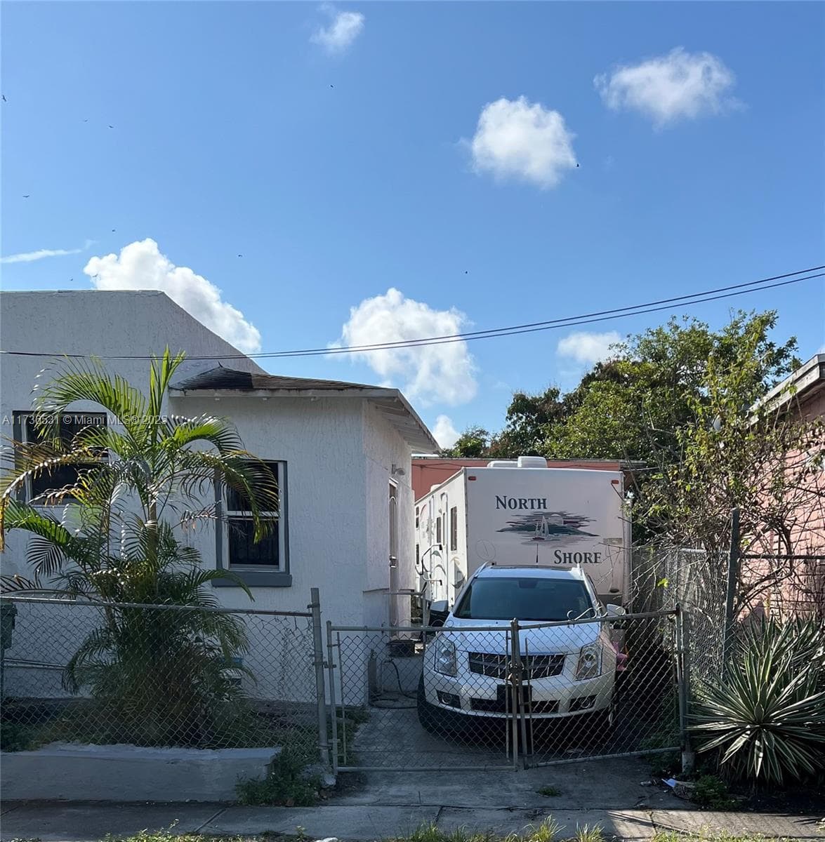 6730 NE MIAMI PL photo 5