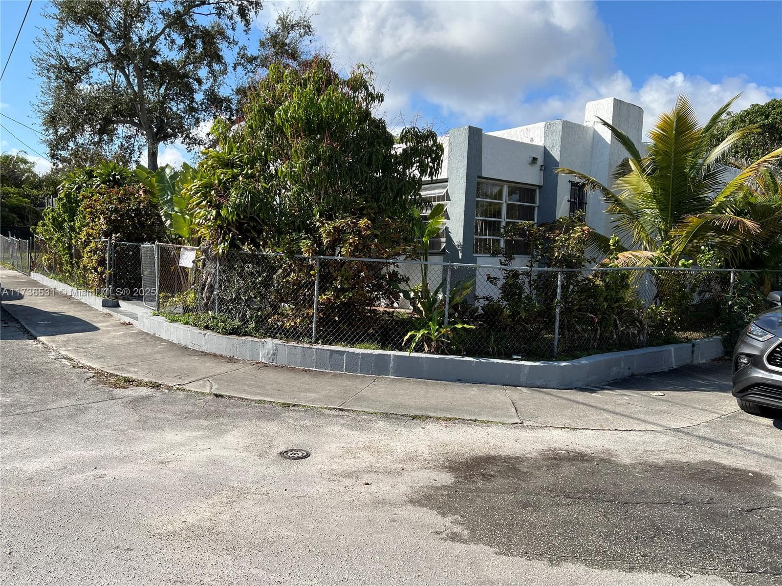 6730 NE MIAMI PL photo 4