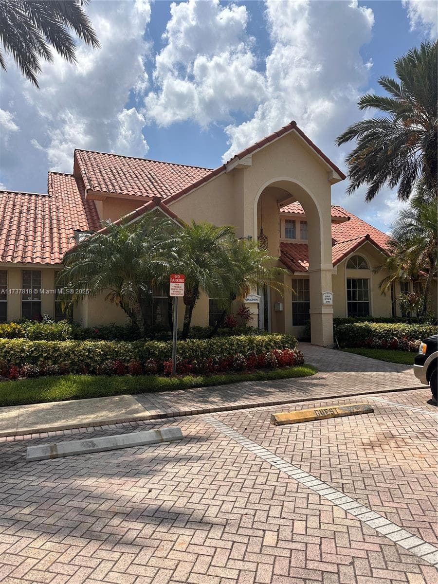 Royal :onciana · #1209 in Pompano Beach - Photo 13
