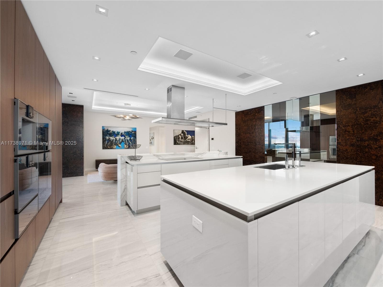 Turnberry Ocean Club · #2704 in Sunny Isles Beach - Photo 7