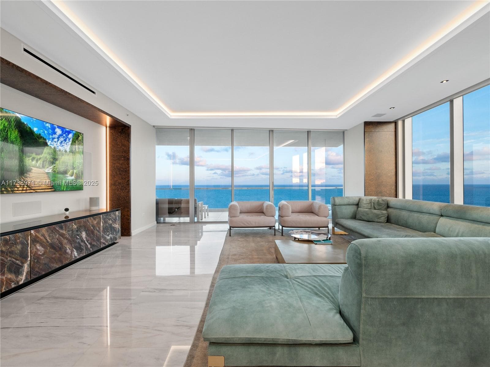 Turnberry Ocean Club · #2704 in Sunny Isles Beach - Photo 3