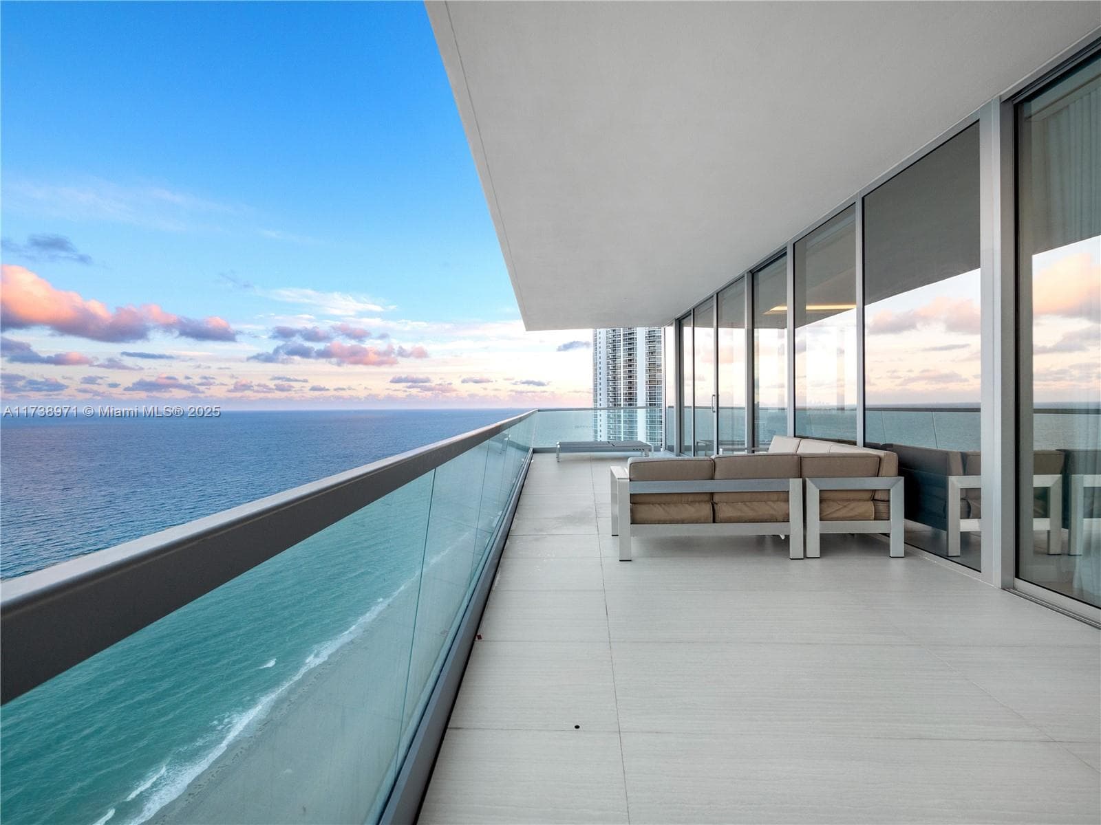 Turnberry Ocean Club · #2704 in Sunny Isles Beach - Photo 10
