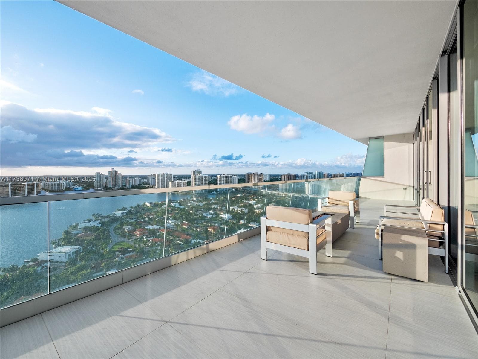 Turnberry Ocean Club · #2704 in Sunny Isles Beach - Photo 11