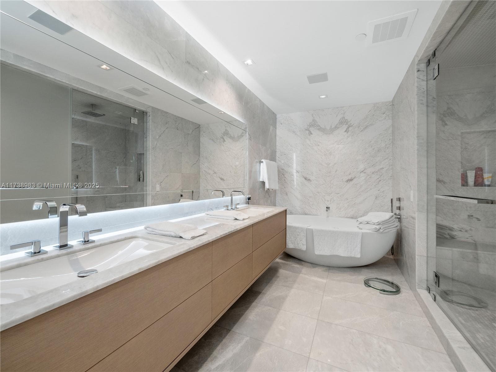 Turnberry Ocean Club · #2704 in Sunny Isles Beach - Photo 13