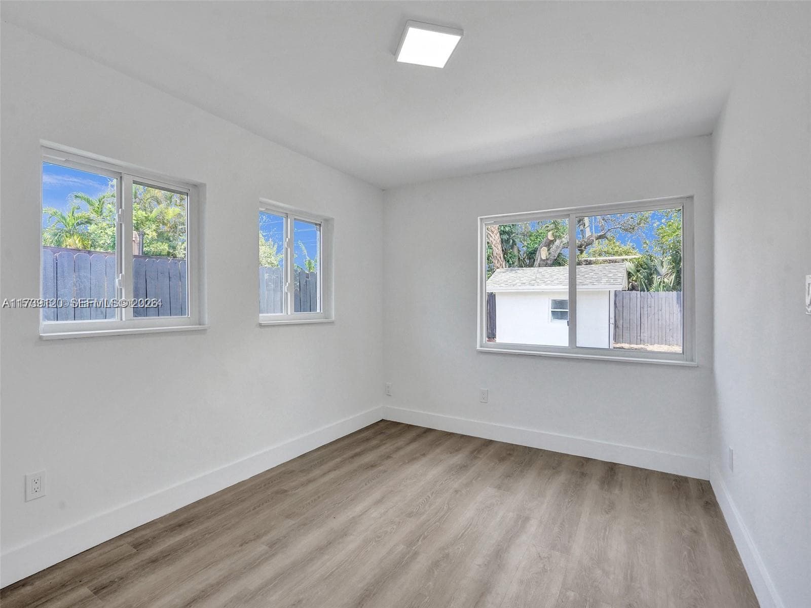 1609 NW 7th Ter photo 23