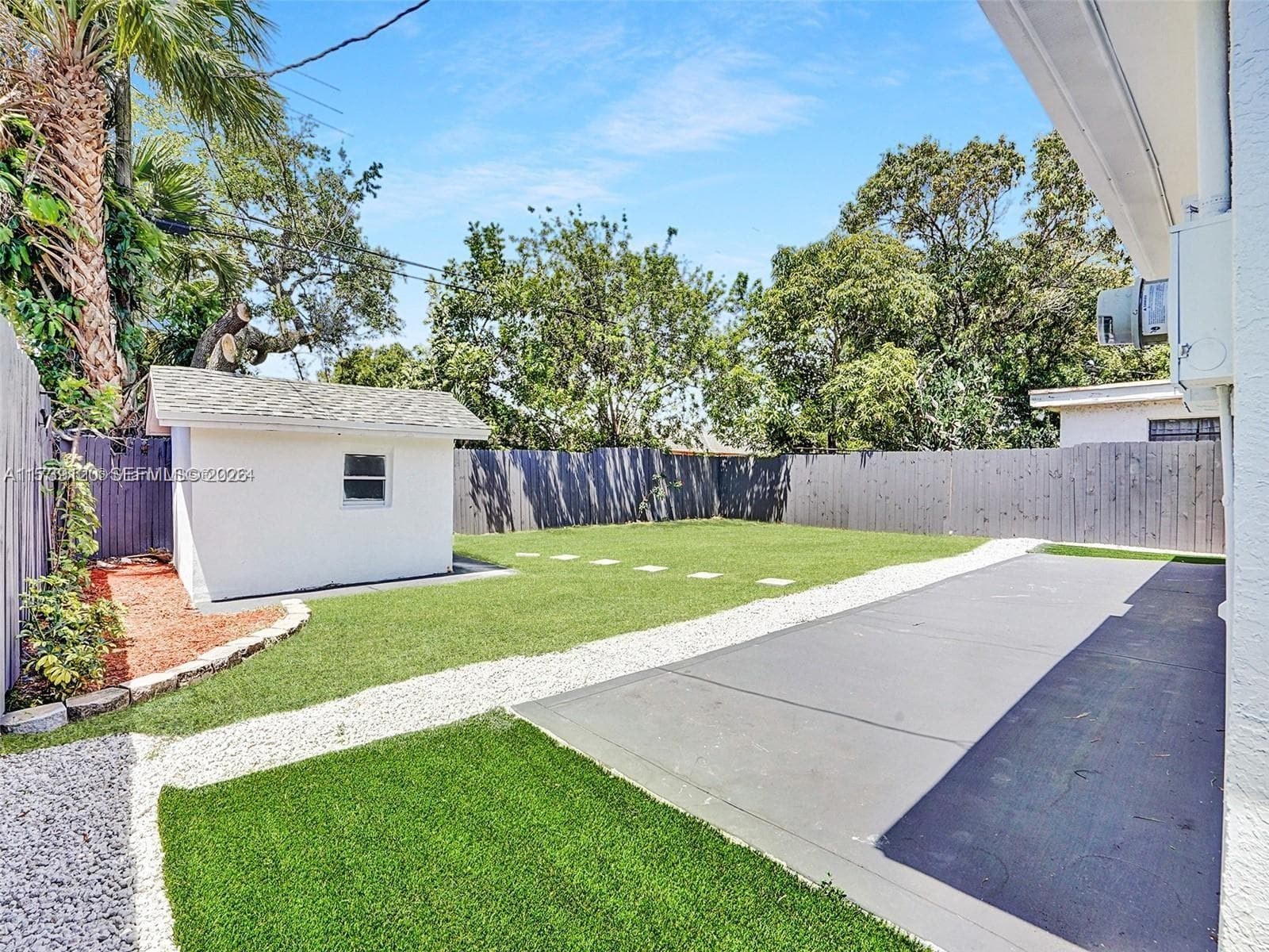 1609 NW 7th Ter photo 28