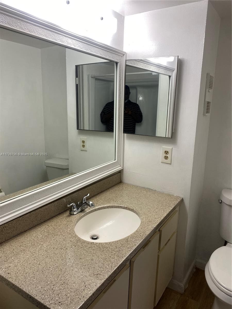 Master bedroom Bath with shower encloser