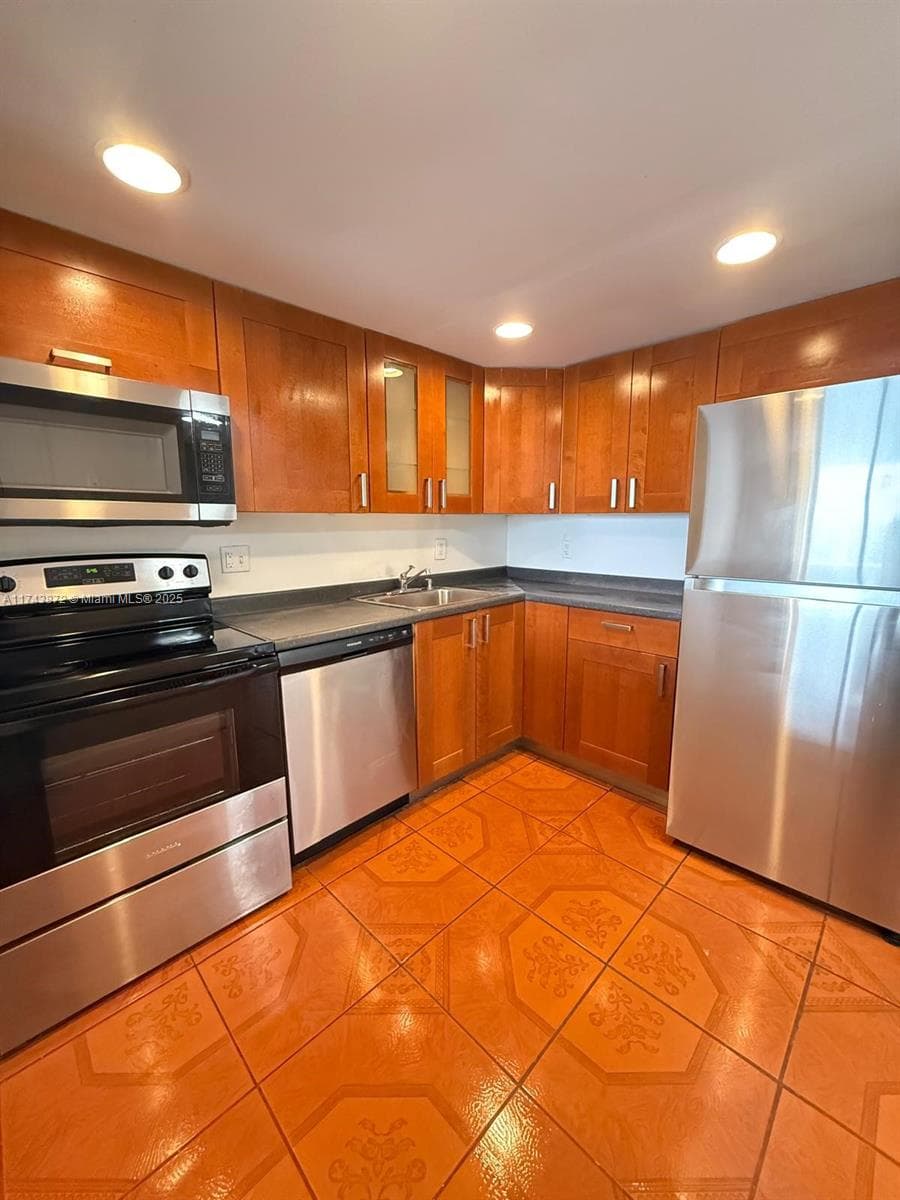 SAILBOAT CAY CONDO · #1114 in North Miami - Photo 2