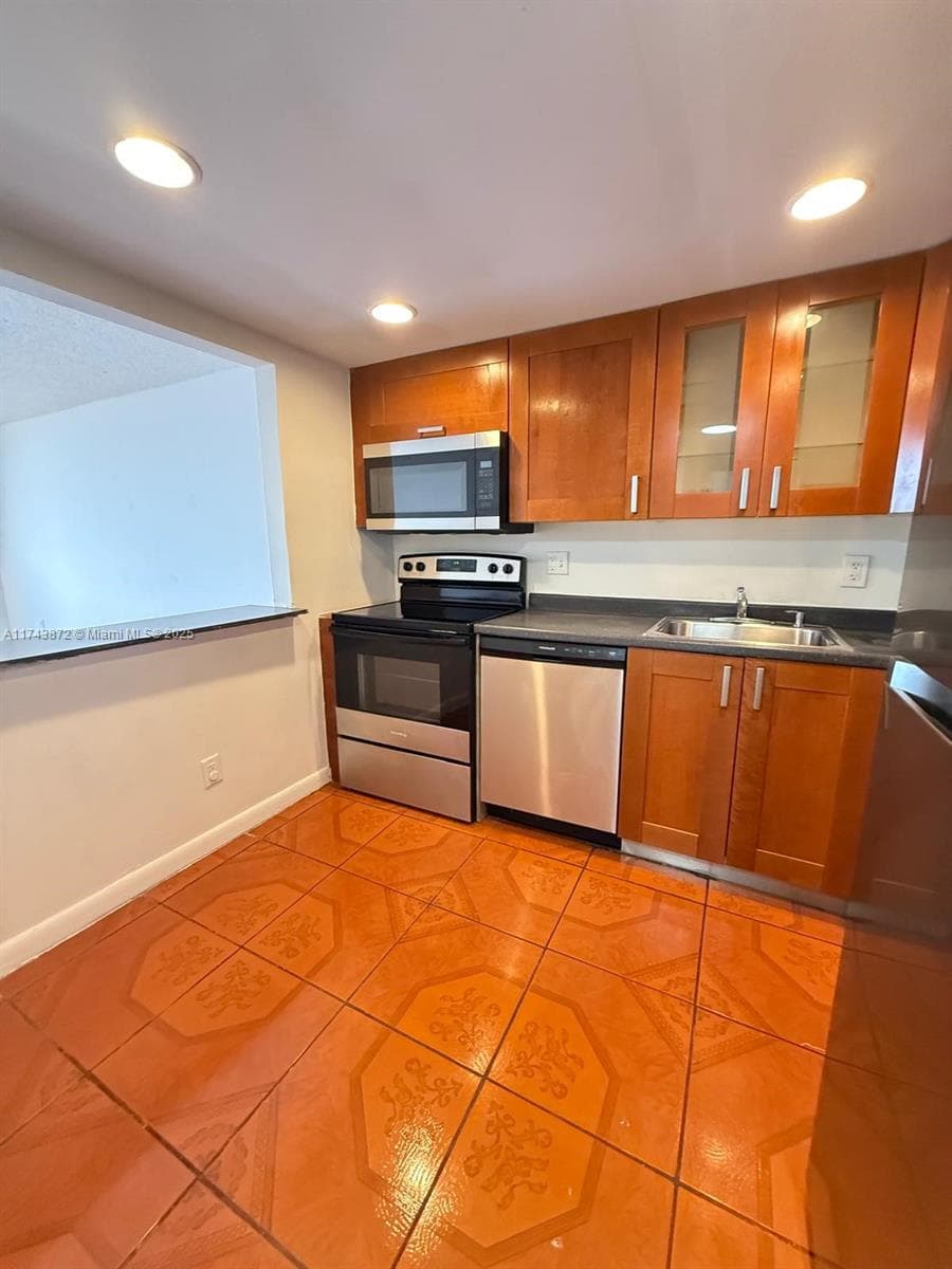 SAILBOAT CAY CONDO · #1114 in North Miami - Photo 3