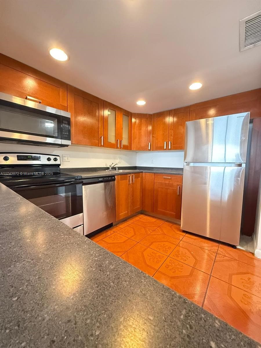 SAILBOAT CAY CONDO · #1114 in North Miami - Photo 9