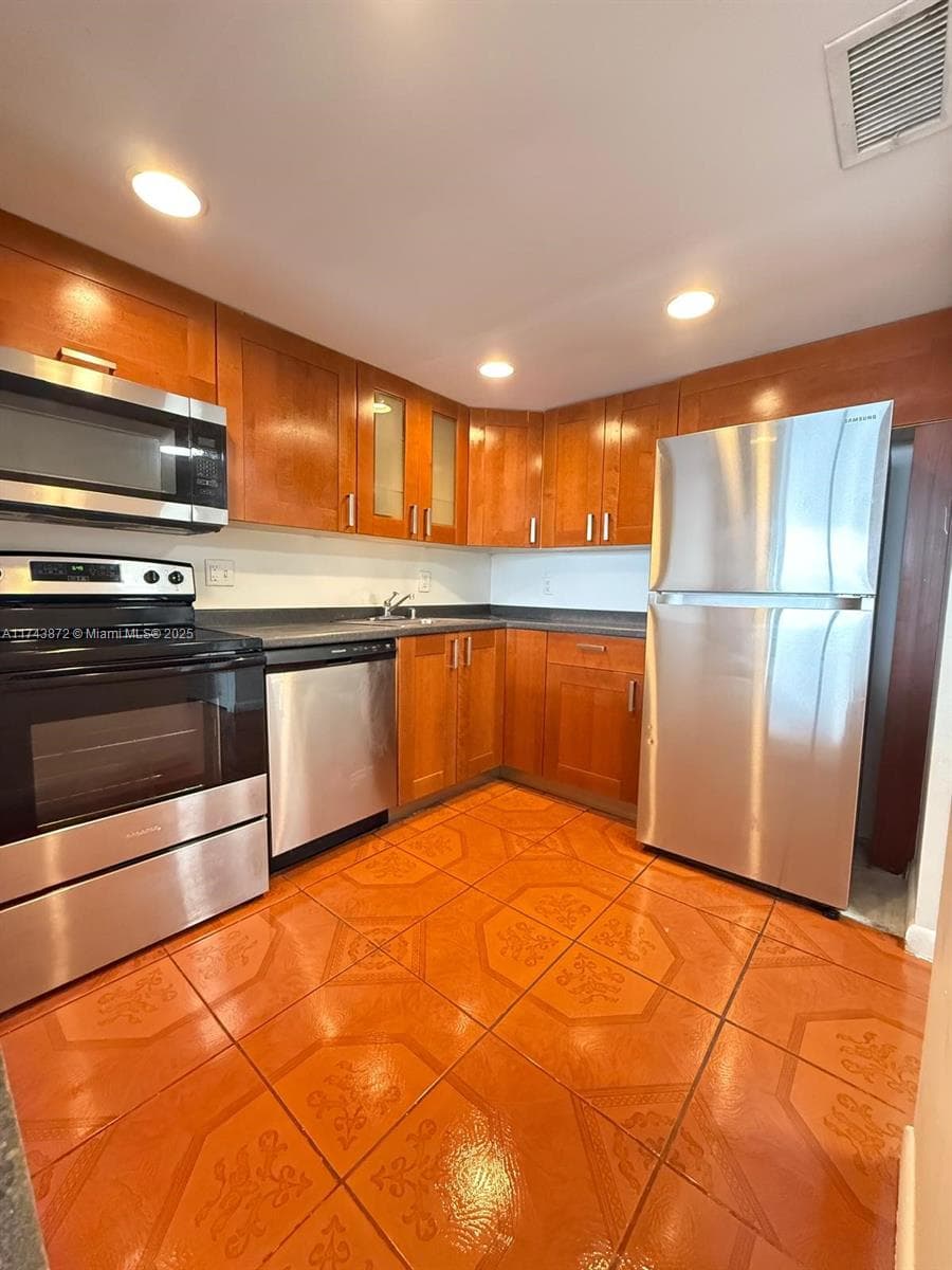 SAILBOAT CAY CONDO · #1114 in North Miami - Photo 10