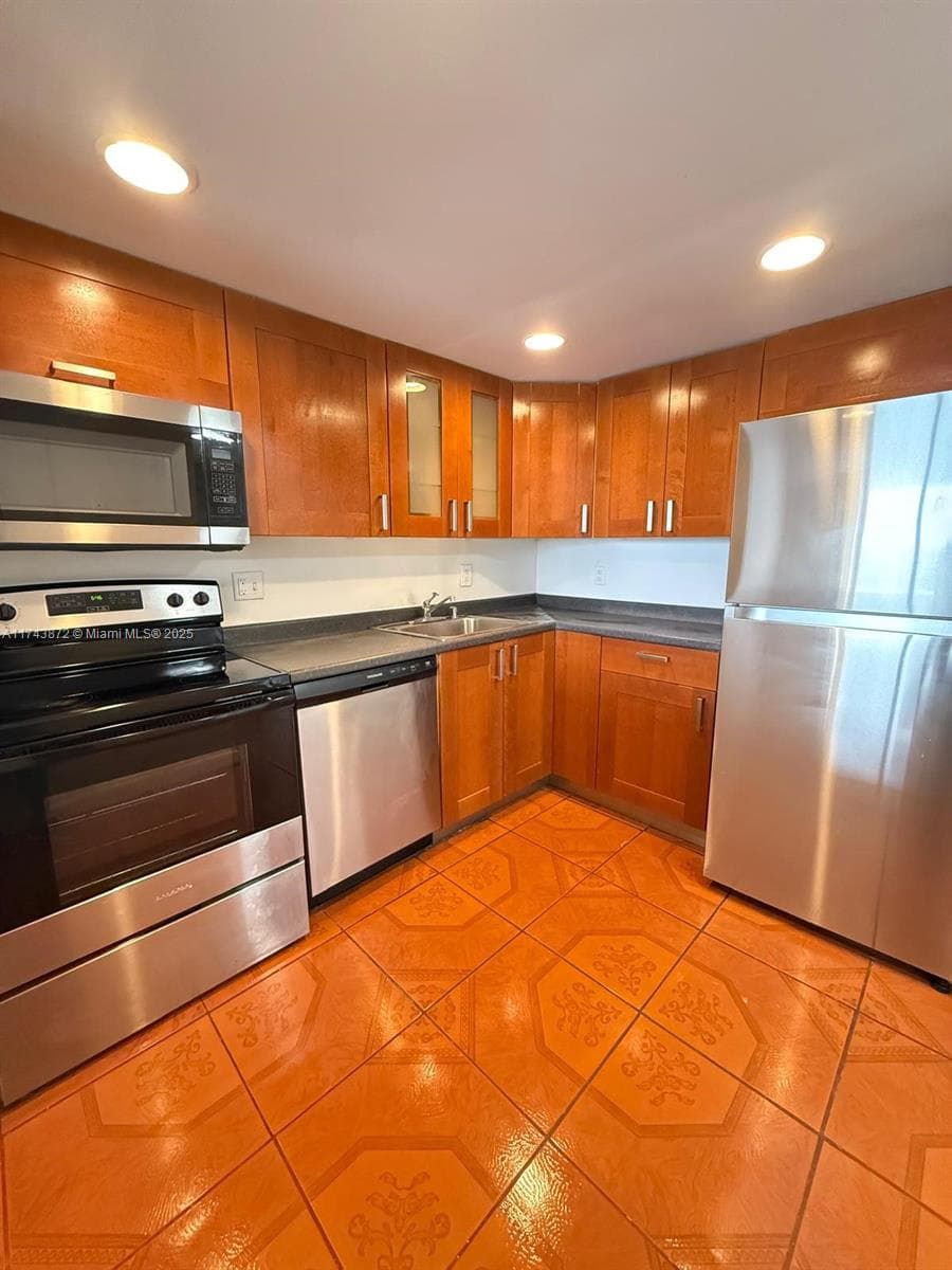 SAILBOAT CAY CONDO · #1114 in North Miami - Photo 4