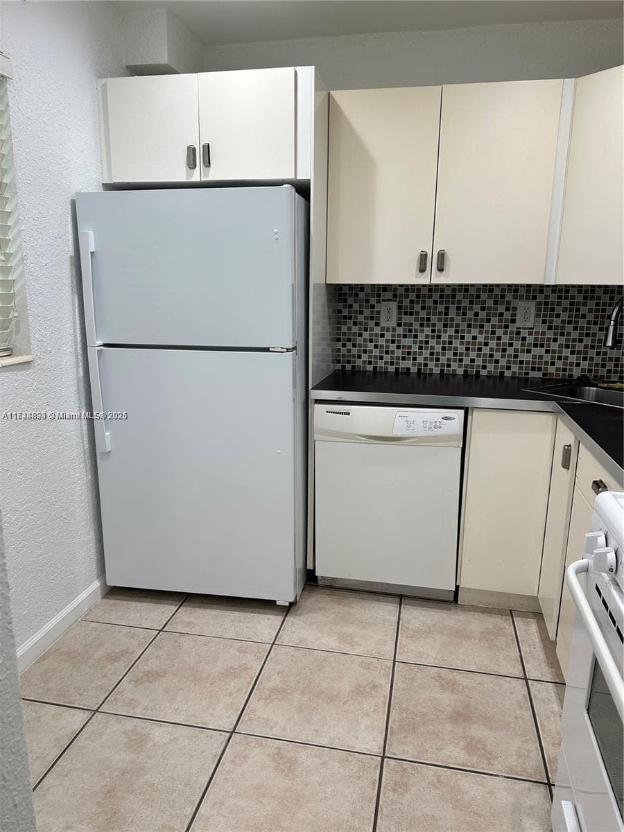 VILLAS OF PINECREST CONDO · #908 in Pinecrest - Photo 5