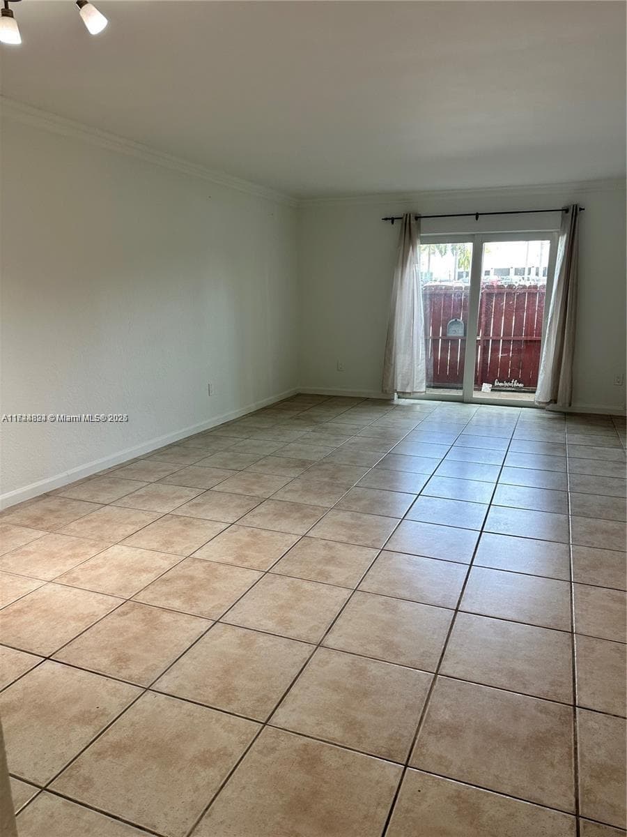 VILLAS OF PINECREST CONDO · #908 in Pinecrest - Photo 4