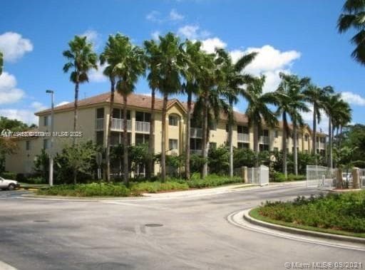 PINEHURST CLUB CONDO · #6-306 in Hollywood - Photo 2