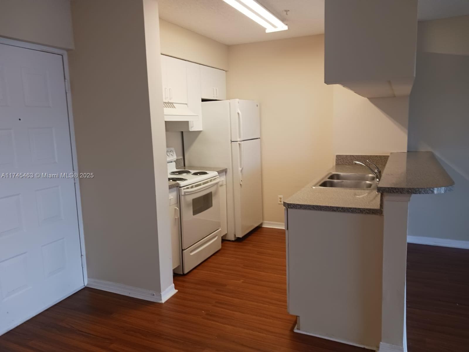 PINEHURST CLUB CONDO · #6-306 in Hollywood - Photo 17