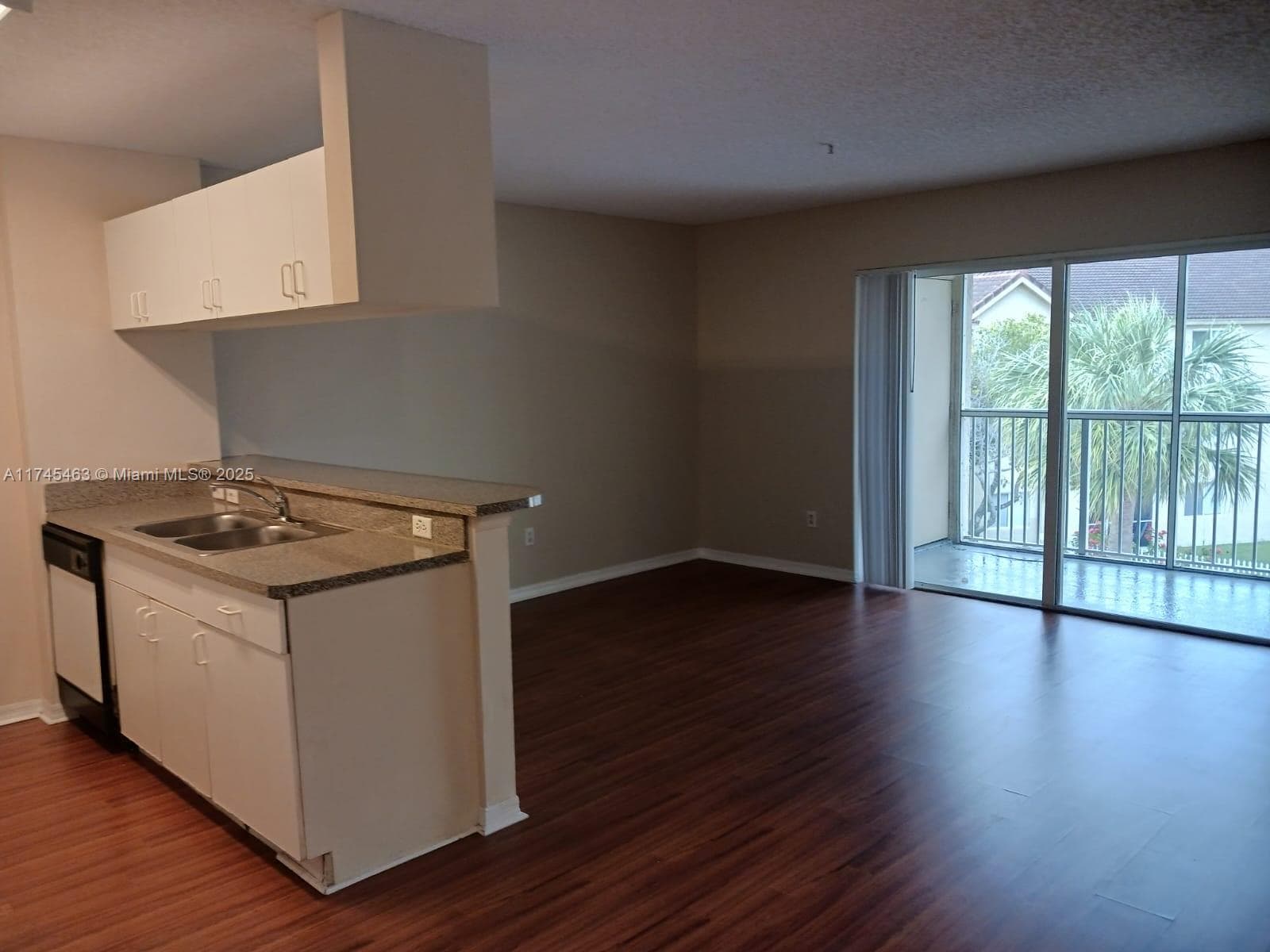 PINEHURST CLUB CONDO · #6-306 in Hollywood - Photo 12