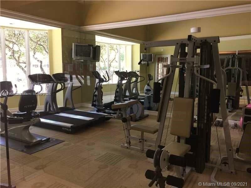 PINEHURST CLUB CONDO · #6-306 in Hollywood - Photo 9