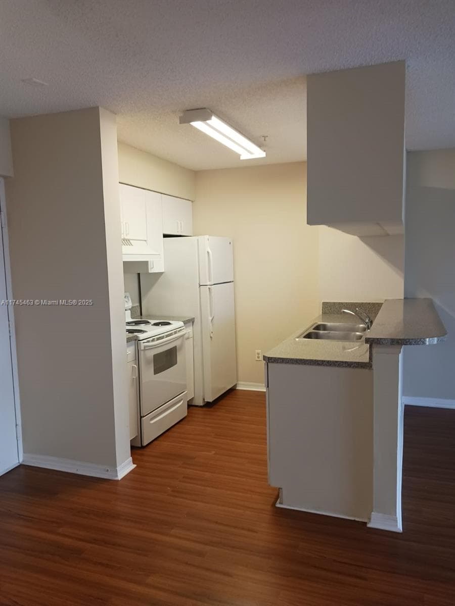 PINEHURST CLUB CONDO · #6-306 in Hollywood - Photo 15