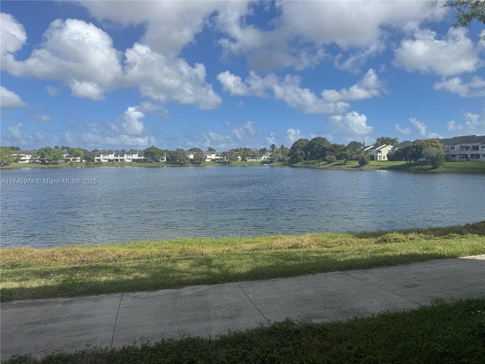 Summer Lake · #106 in Oakland Park - Photo 2
