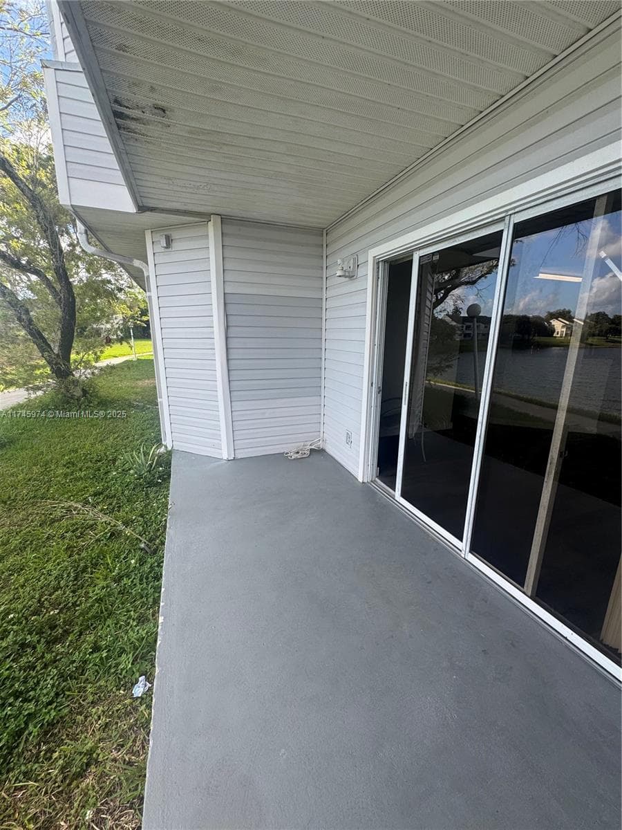 Summer Lake · #106 in Oakland Park - Photo 6