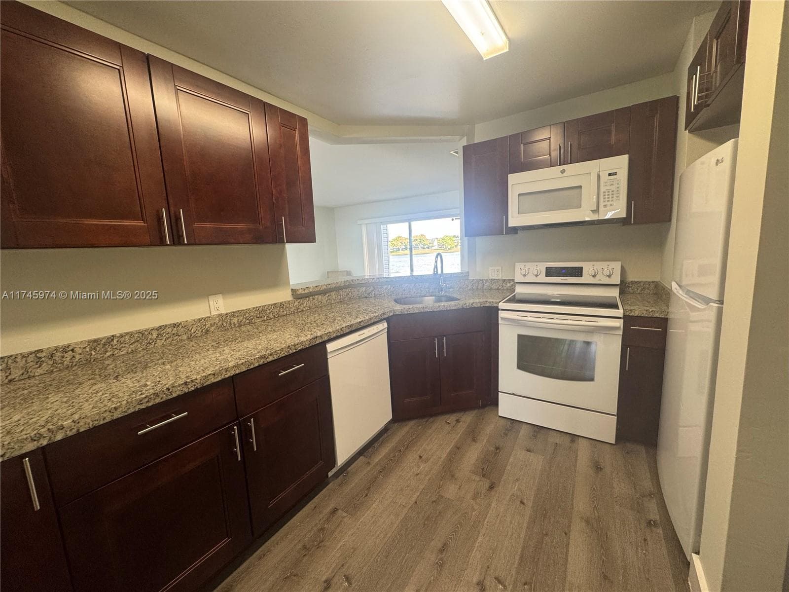 Summer Lake · #106 in Oakland Park - Photo 13