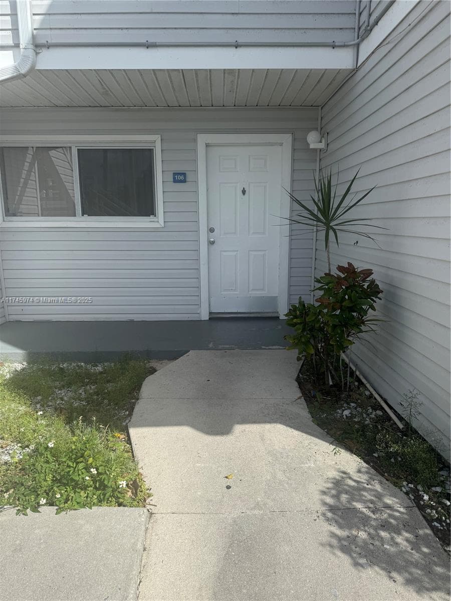 Summer Lake · #106 in Oakland Park - Photo 14