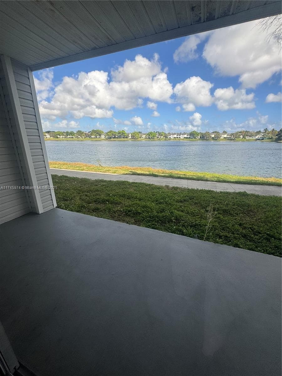 Summer Lake · #106 in Oakland Park - Photo 8