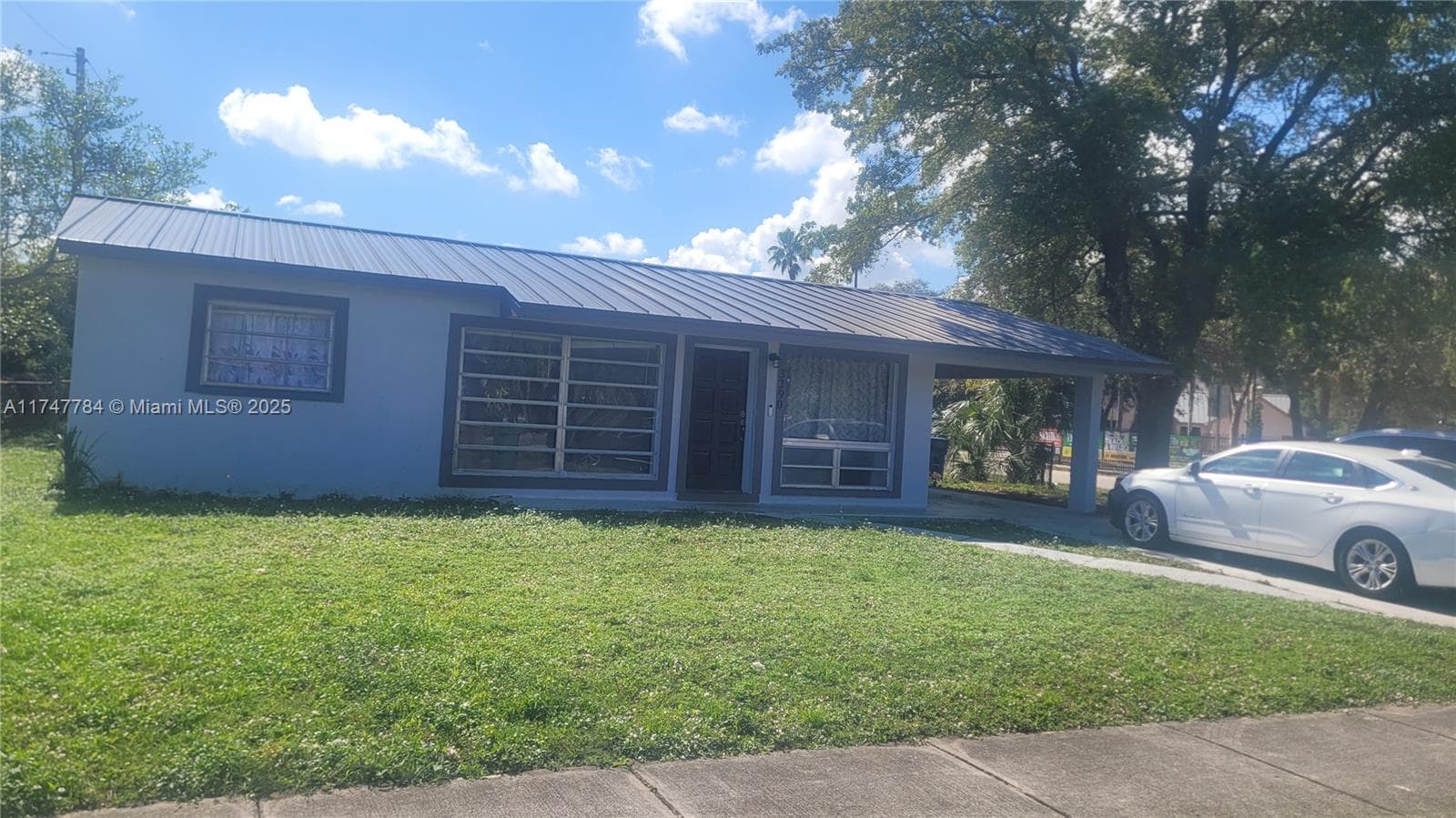 3290 NW 13th St photo 2