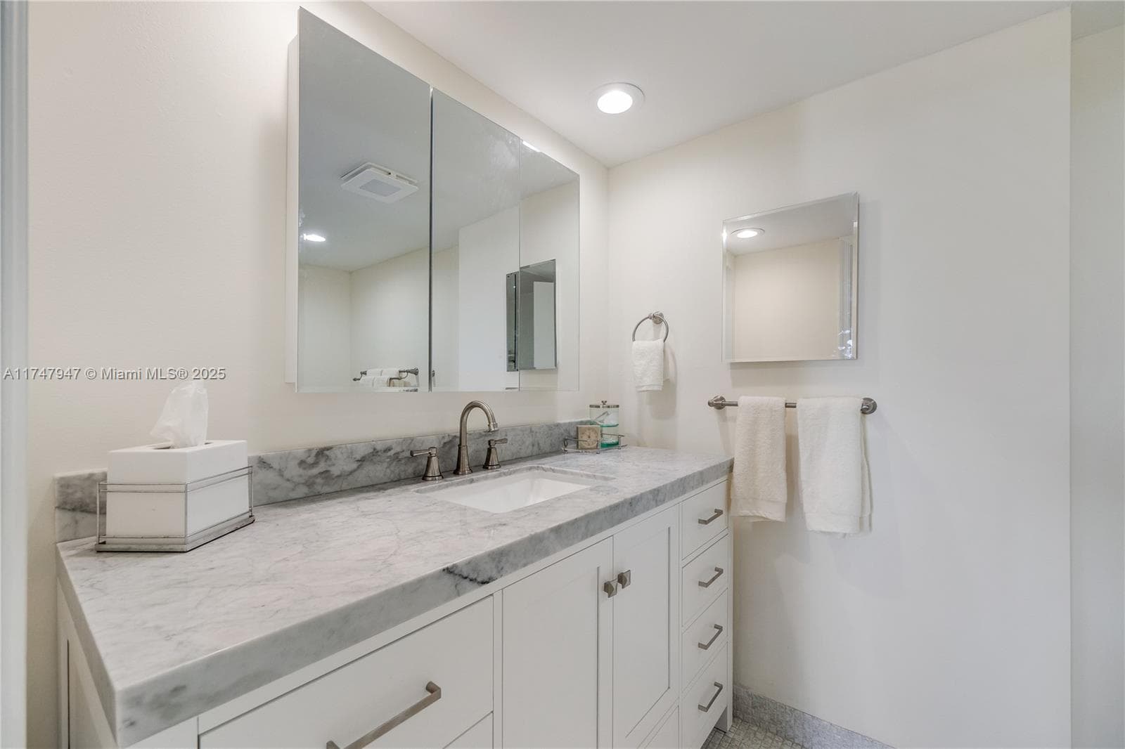 RIDGEVIEW TOWERS · #308 in Fort Lauderdale - Photo 17