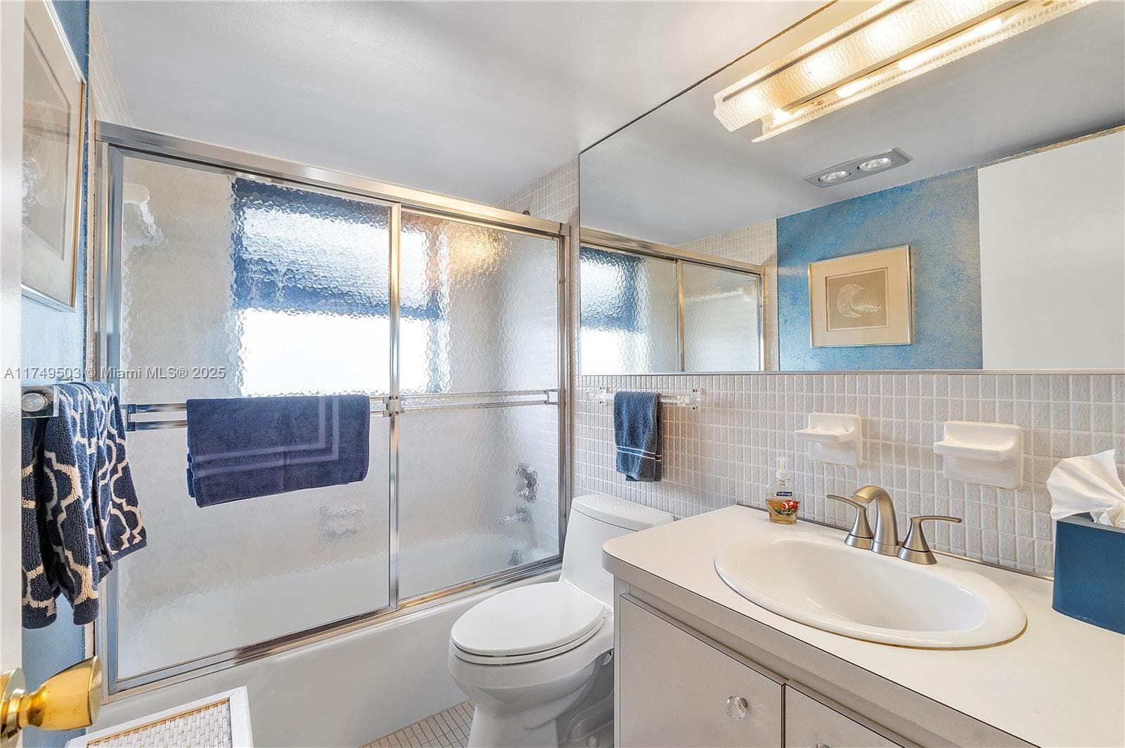 Guest/2nd full bath