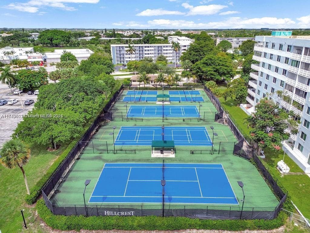 Tennis & pickle ball courts