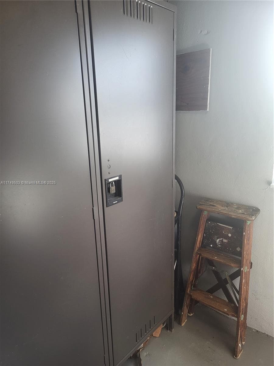 Large storage bin
