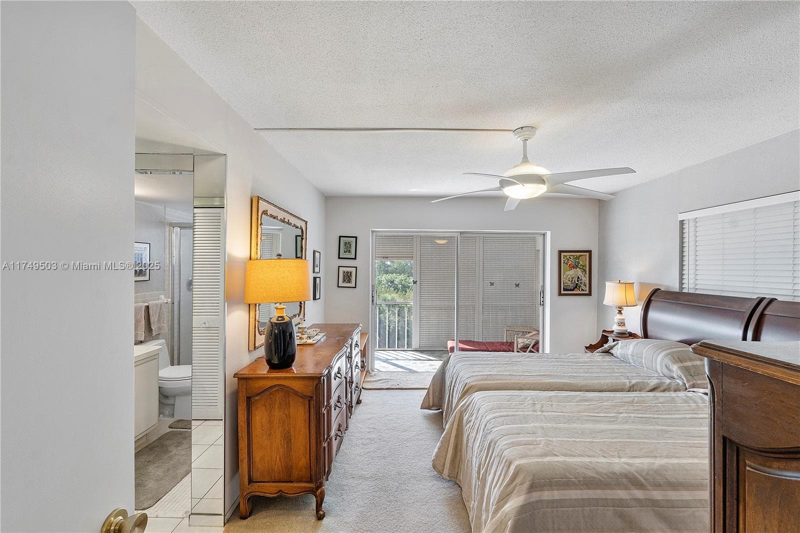Spacious primary bedroom w/walk-in closet & ensuite bath