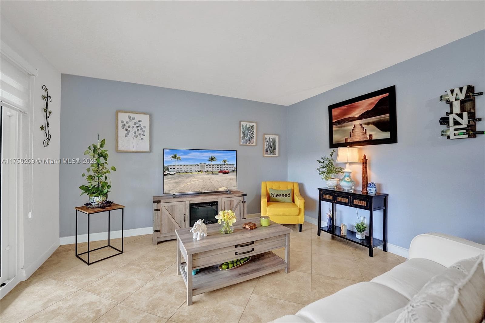 BEVERLY HILLS CONDO · #I203 in Hollywood - Photo 6
