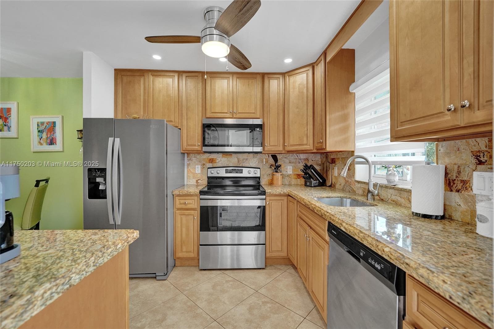 BEVERLY HILLS CONDO · #I203 in Hollywood - Photo 17