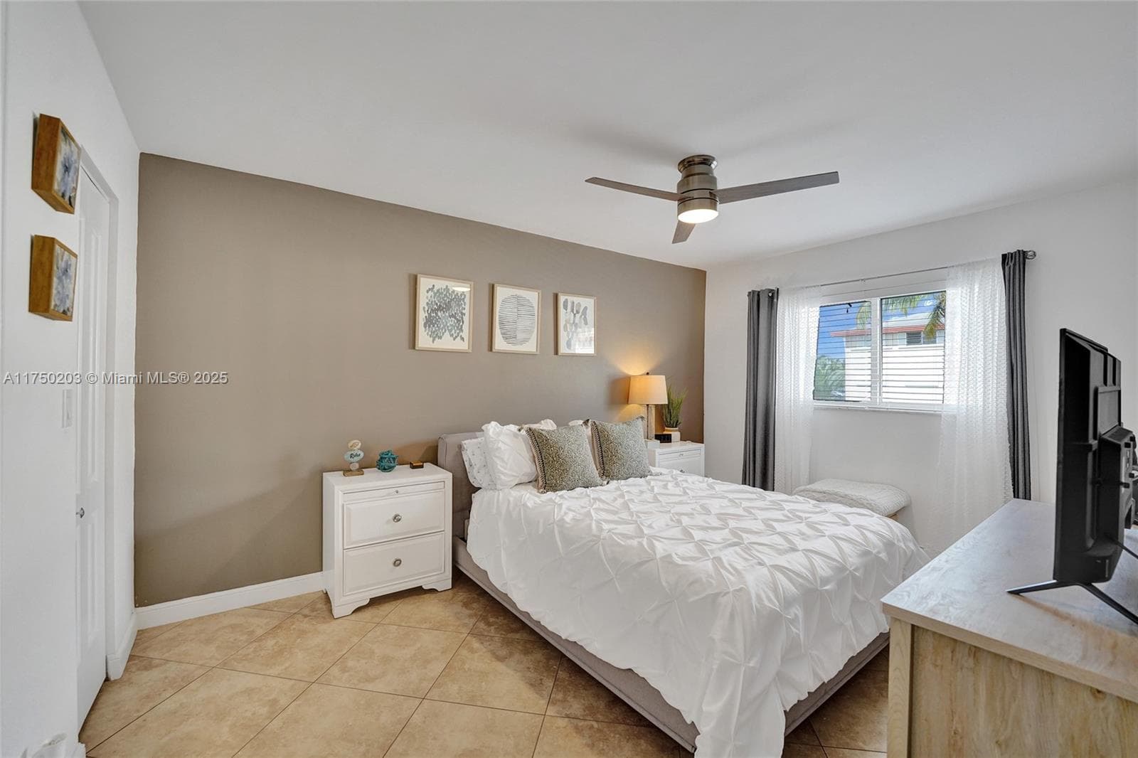 BEVERLY HILLS CONDO · #I203 in Hollywood - Photo 28