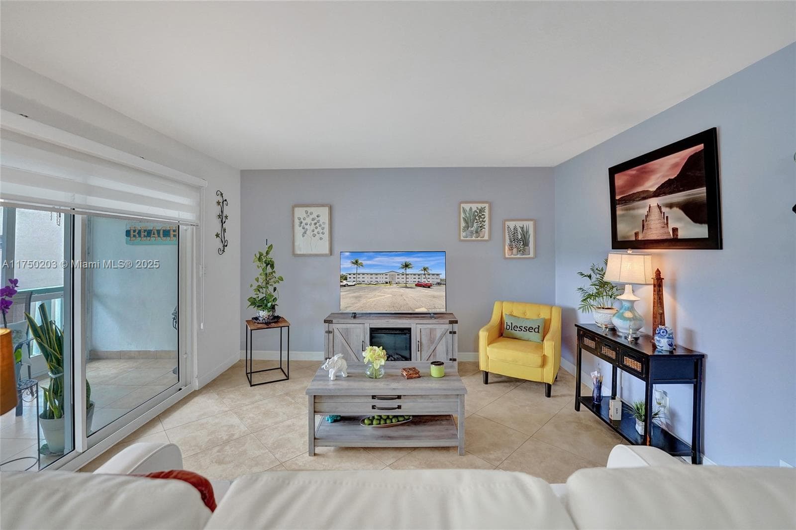 BEVERLY HILLS CONDO · #I203 in Hollywood - Photo 5
