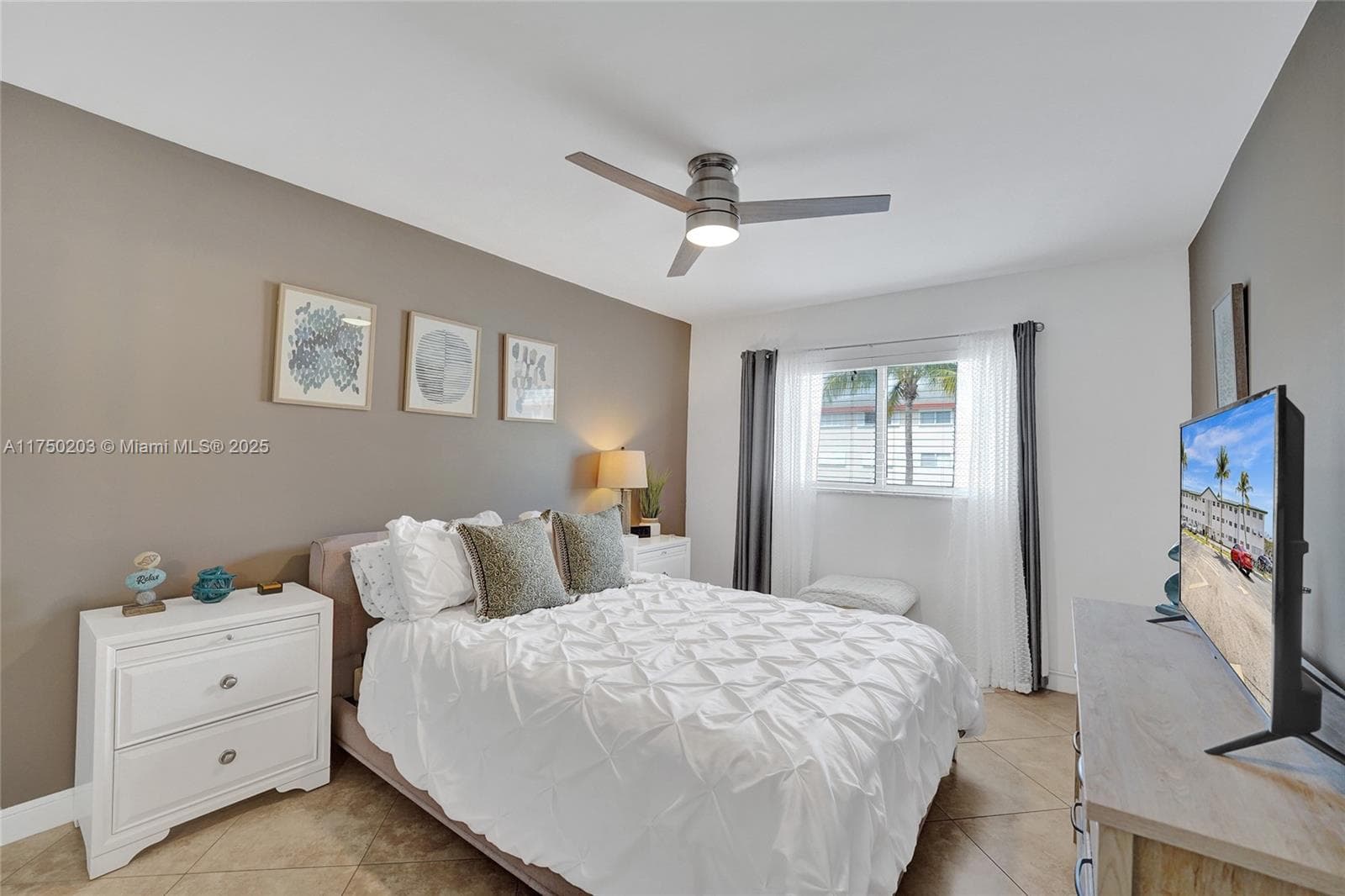 BEVERLY HILLS CONDO · #I203 in Hollywood - Photo 29