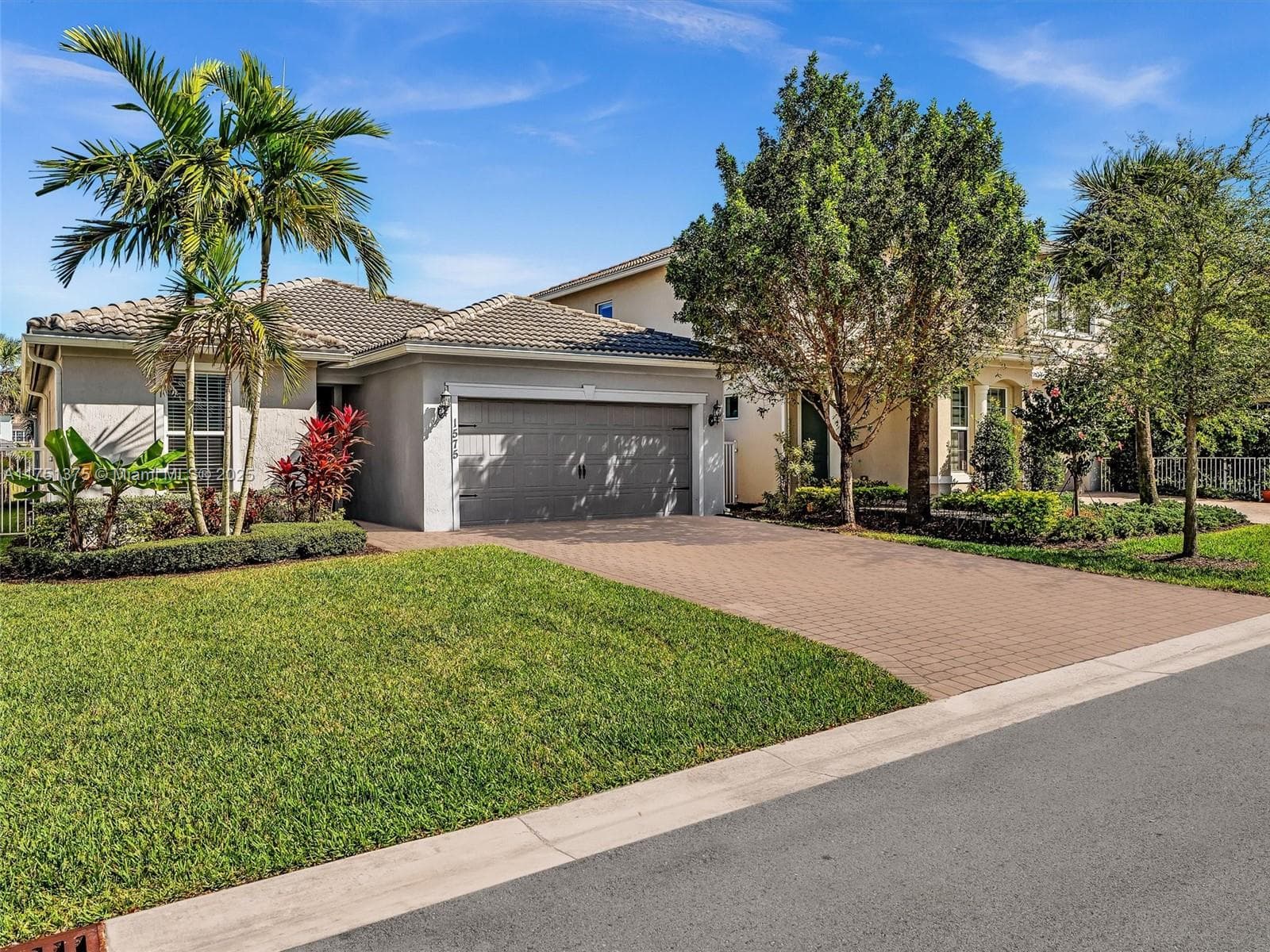 Spacious front yard