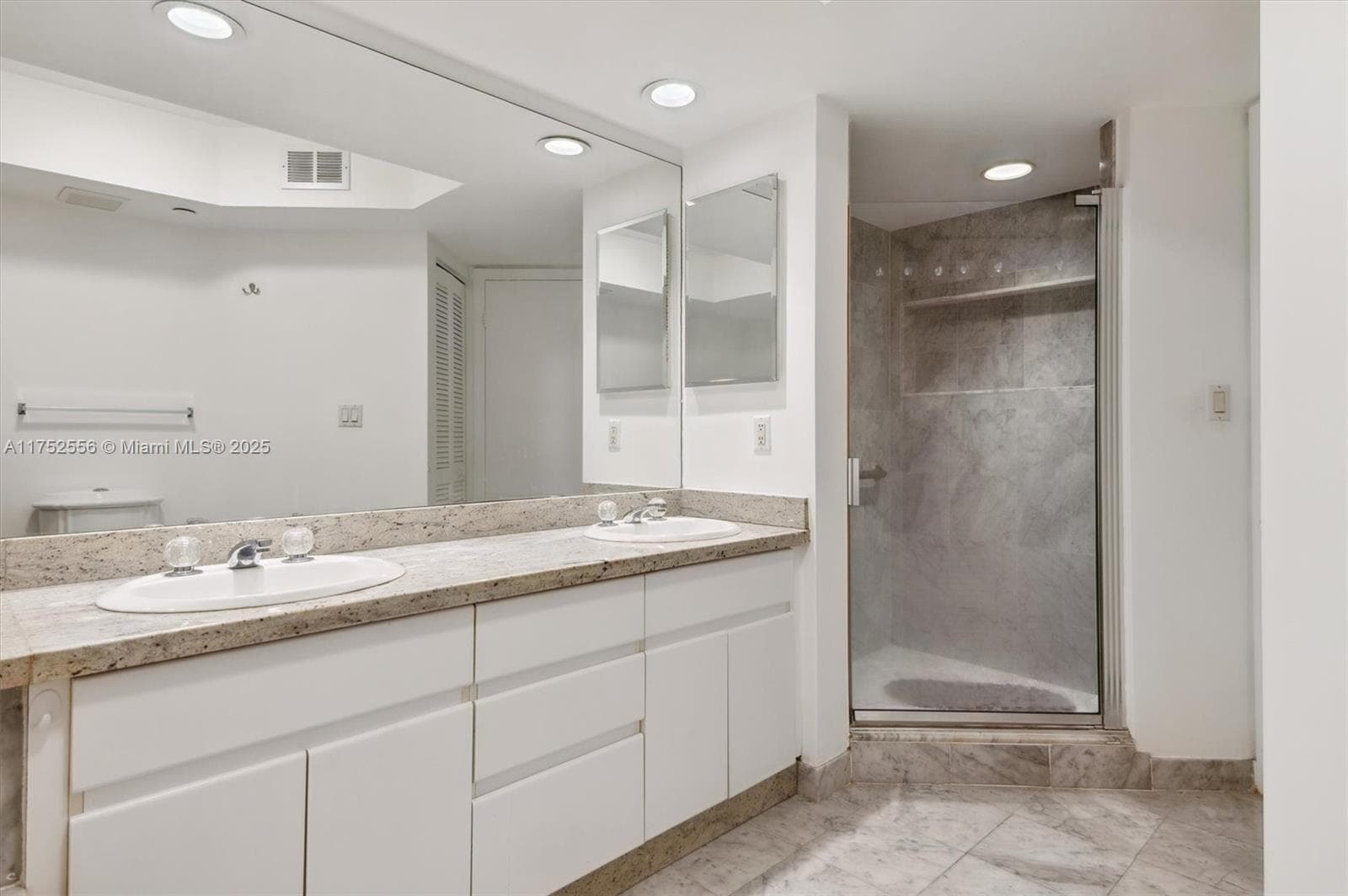 Spacious Primary Bathroom w/ Dual Sinks, Standup Shower and Separate Tub.