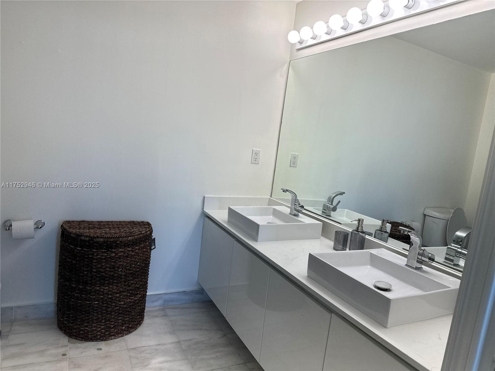 Blue Condominium · #1009 in Miami - Photo 15