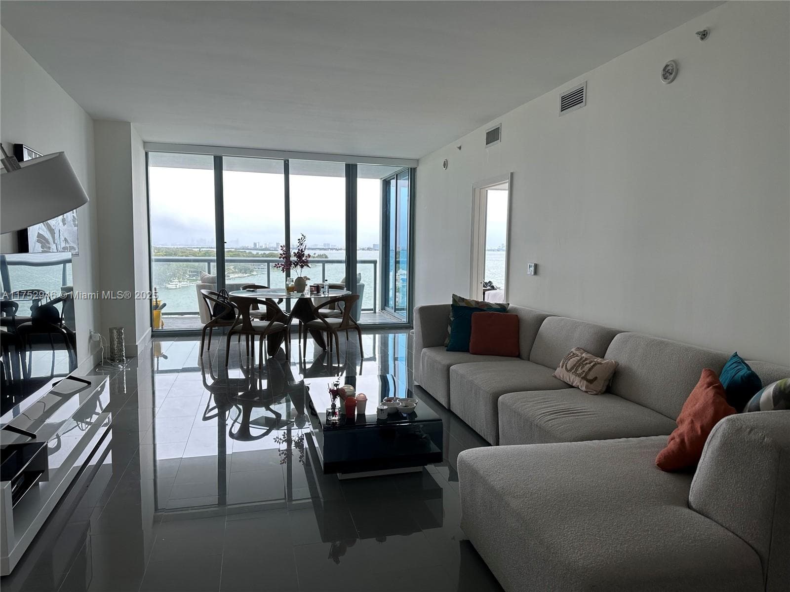 Blue Condominium · #1009 in Miami - Photo 4