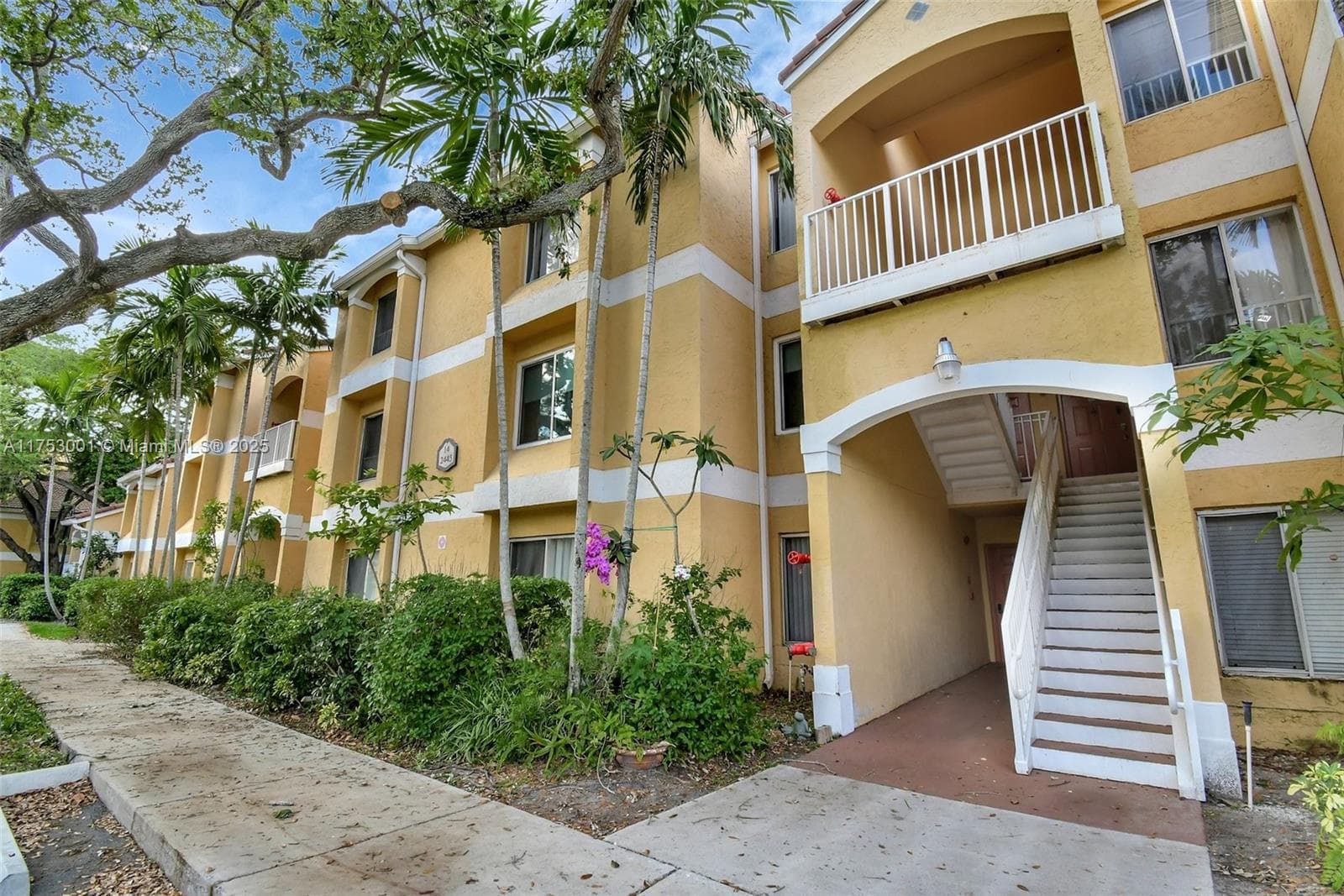 SAILBOAT POINTE CONDO · #1410 in Oakland Park - Photo 1