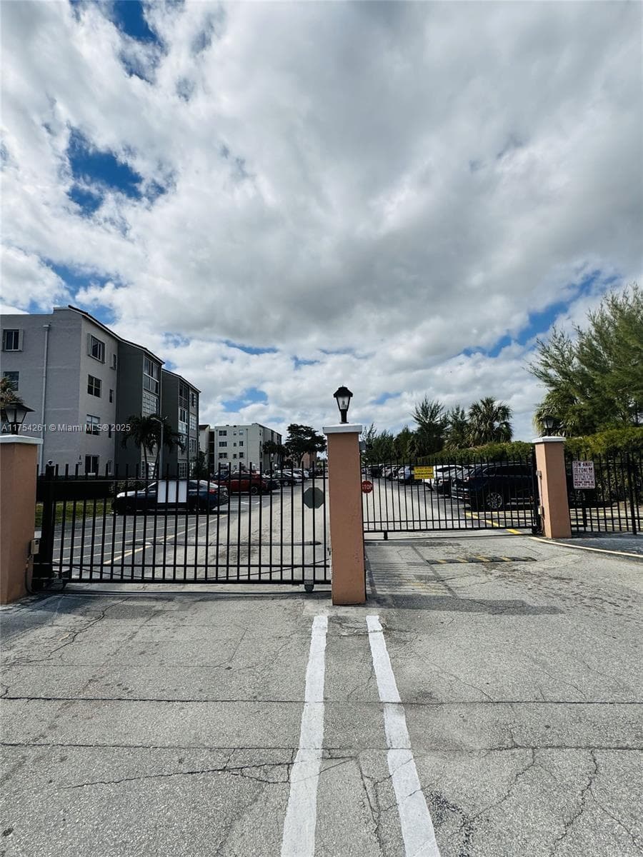 Somerset Condo 1 · #400 in Lauderdale Lakes - Photo 23