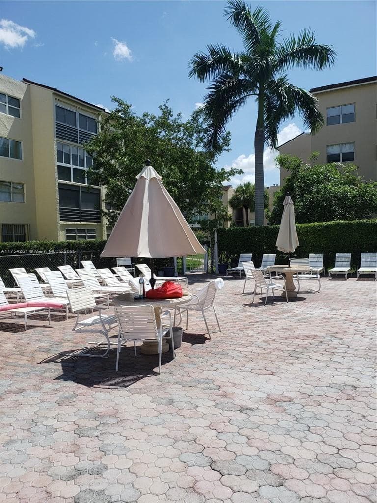 Somerset Condo 1 · #400 in Lauderdale Lakes - Photo 27