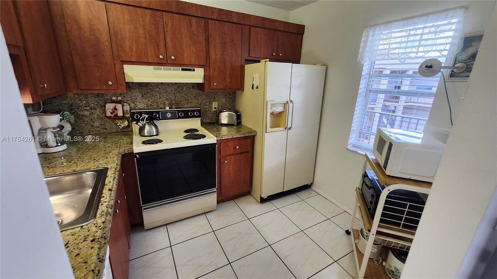 Somerset Condo 1 · #400 in Lauderdale Lakes - Photo 3