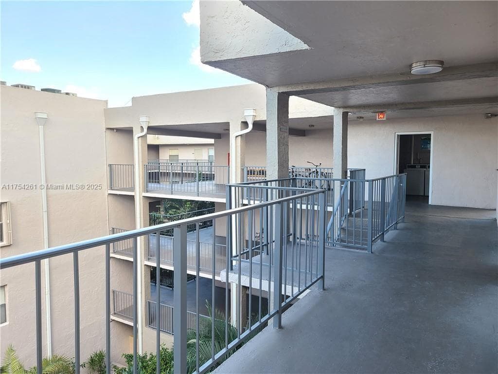 Somerset Condo 1 · #400 in Lauderdale Lakes - Photo 32