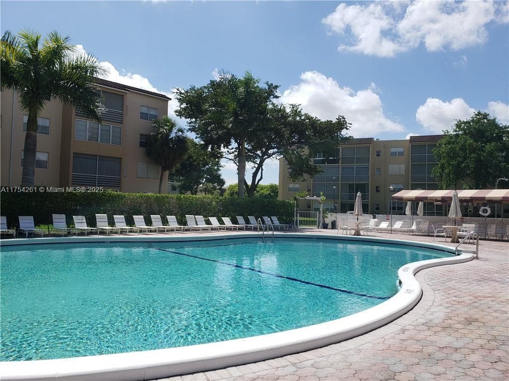 Somerset Condo 1 · #400 in Lauderdale Lakes - Photo 1