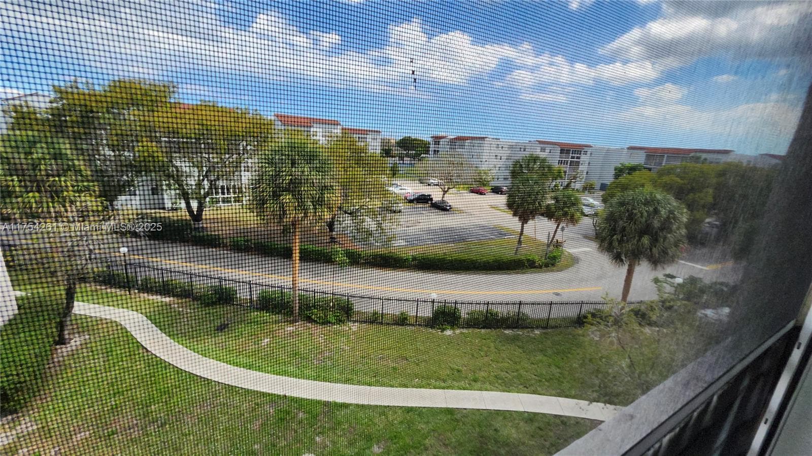 Somerset Condo 1 · #400 in Lauderdale Lakes - Photo 9